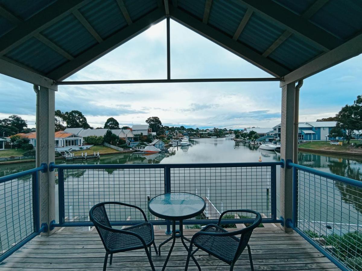 The View - Captains Cove Waterfront Resort 佩恩斯维尔 外观 照片