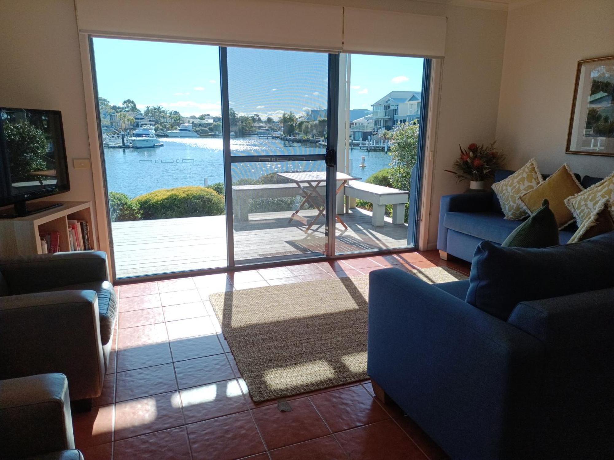 The View - Captains Cove Waterfront Resort 佩恩斯维尔 外观 照片