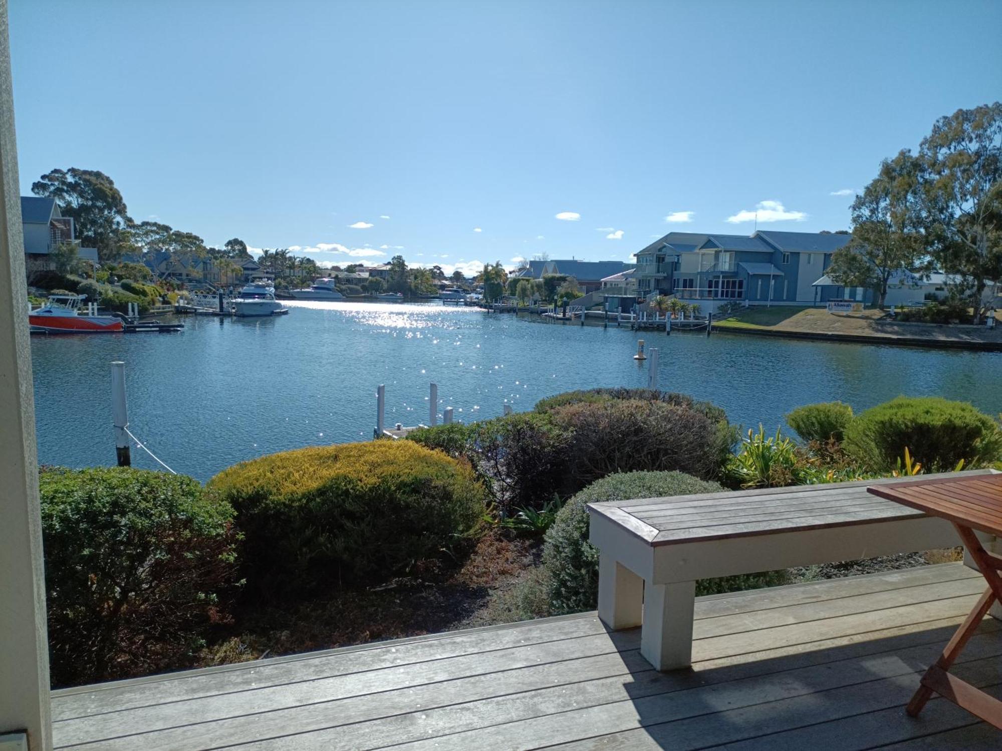 The View - Captains Cove Waterfront Resort 佩恩斯维尔 外观 照片